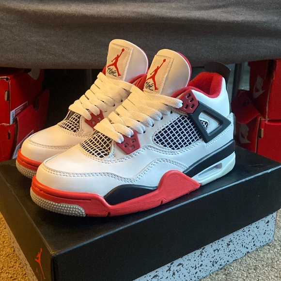 Jordan 4 Fire reds 7.5 - Picture 1 of 5